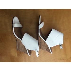 White Size 11 Halogen Wedges